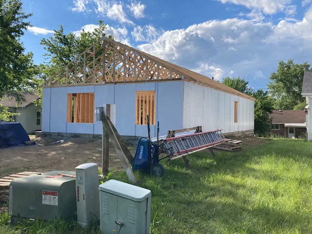 Trusses are up – Starting to look like a house!